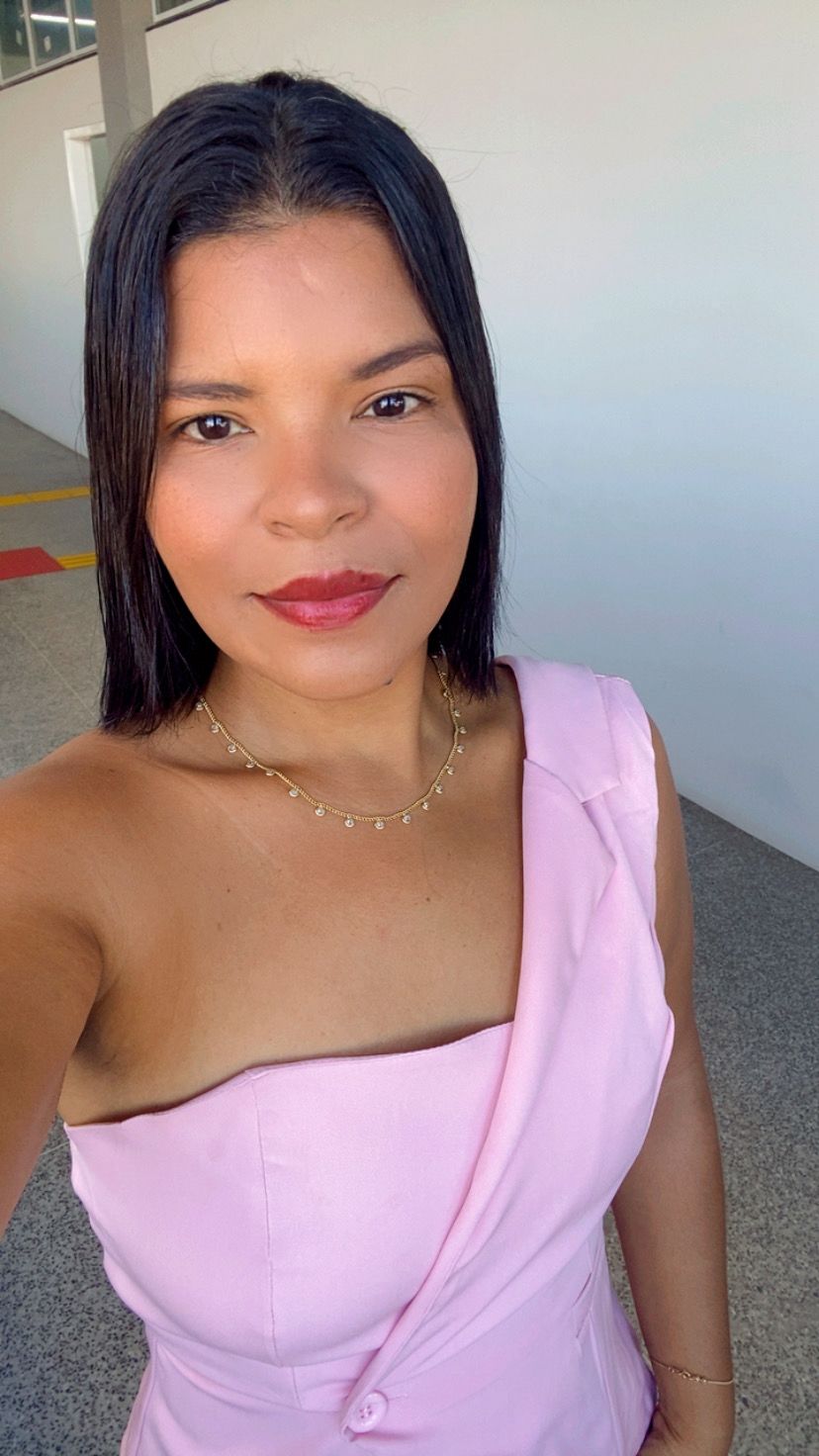 Prof. Esp. Laís Milhomem